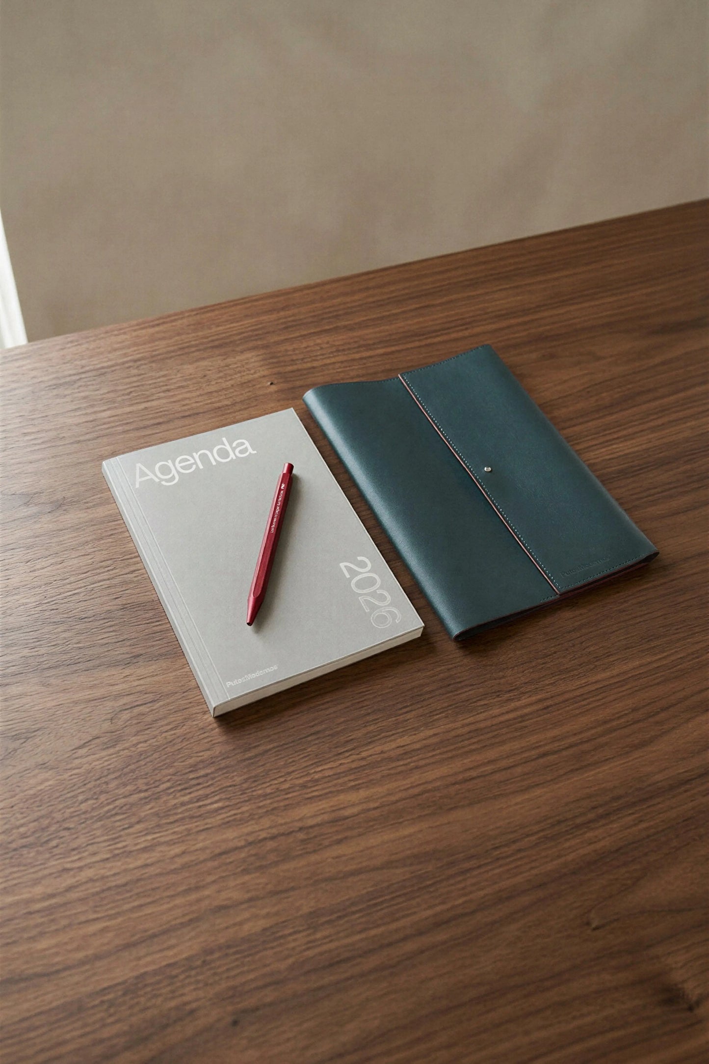 Kit Agenda Gris + Funda Piel + Boli "Los favores"